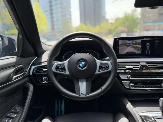BMW 5 Series 2021 525i M Sports suit interior photo 13
