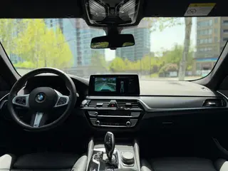 BMW 5 Series 2021 525i M Sports suit interior photo 15