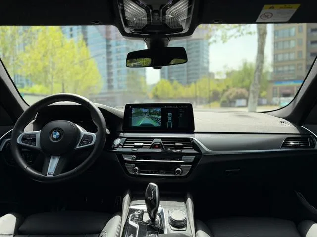 BMW 5 Series 2021 525i M Sports suit interior photo 15