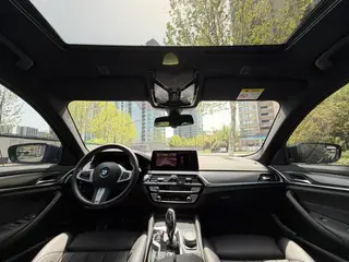 BMW 5 Series 2021 525i M Sports suit interior photo 16