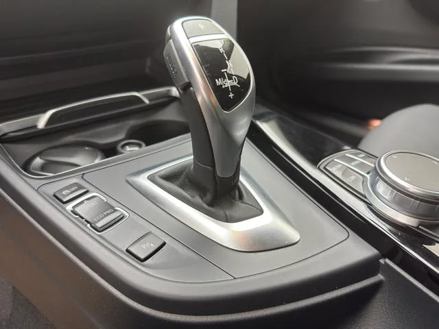 BMW 3 Series 2017 320Li M Sporty interior photo 13 BMW 3 Series 2017 320Li M Sporty interior photo 13