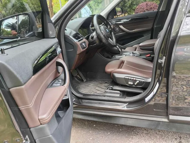 BMW X1 2020 sDrive25Li Leading Type interior photo 13 BMW X1 2020 sDrive25Li Leading Type interior photo 13