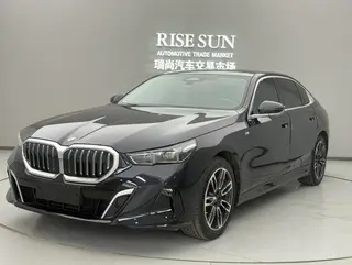 BMW 5 Series 2025 530Li Líder Traje de lujo