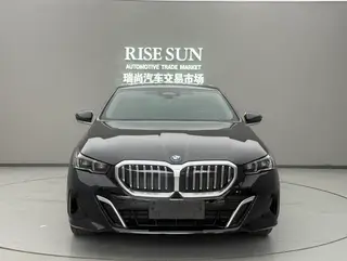 BMW 5 Series 2025 530Li Leading Type Luxury Set exterior photo 2