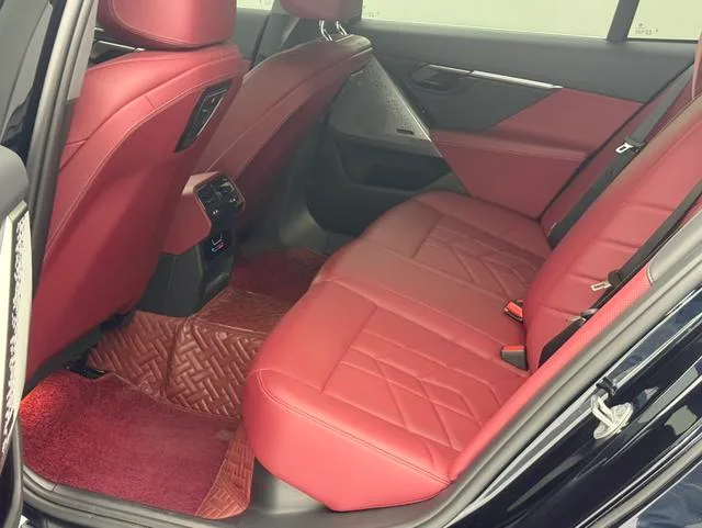 BMW 5 Series 2025 530Li Leading Type Luxury Set exterior photo 8