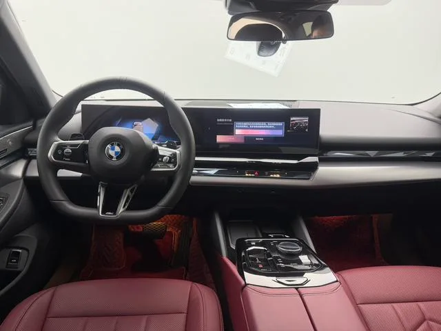 BMW 5 Series 2025 530Li Leading Type Luxury Set interior photo 14