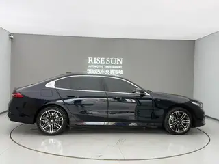 BMW 5 Series 2025 530Li Leading Type Luxury Set interior photo 17