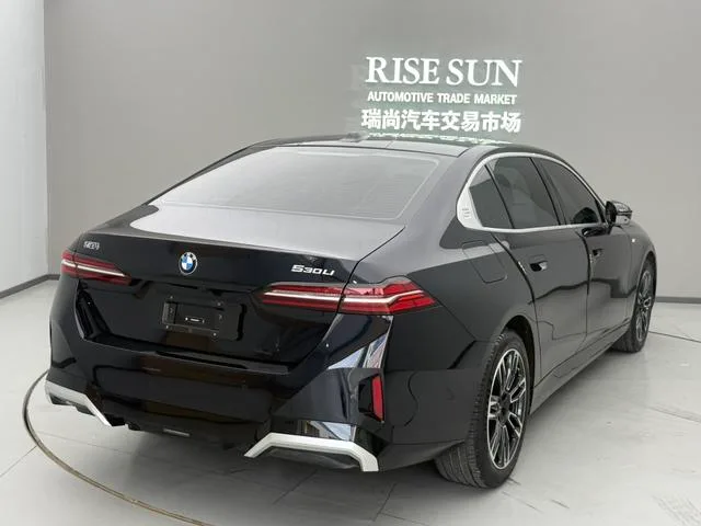 BMW 5 Series 2025 530Li Leading Type Luxury Set interior photo 18