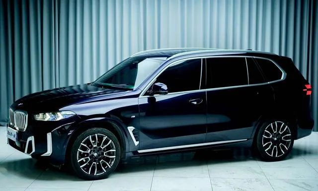 BMW X5 2023 xDrive40Li M Conjunto deportivo exterior foto 2