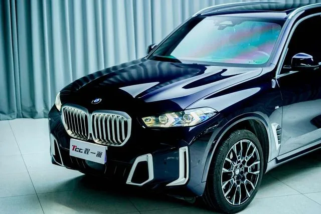BMW X5 2023 xDrive40Li M Conjunto deportivo exterior foto 3