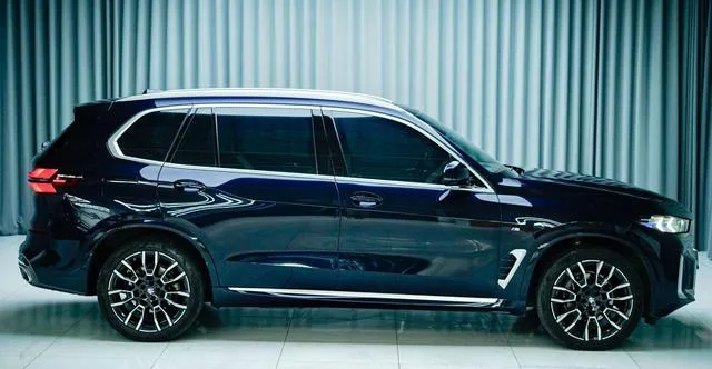 BMW X5 2023 xDrive40Li M Conjunto deportivo exterior foto 6