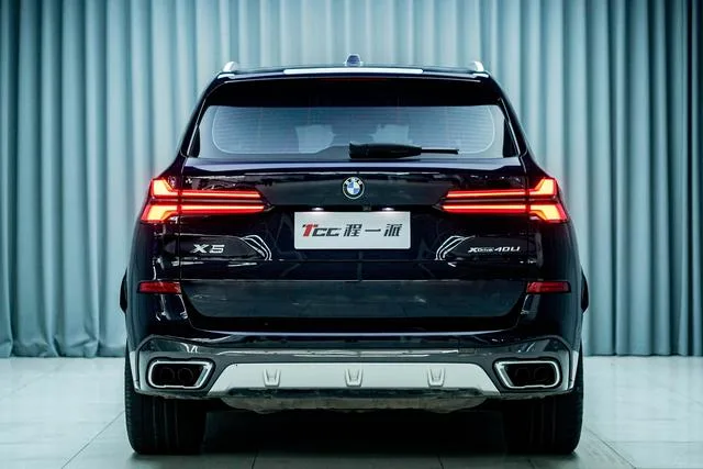BMW X5 2023 xDrive40Li M Conjunto deportivo interior foto 9