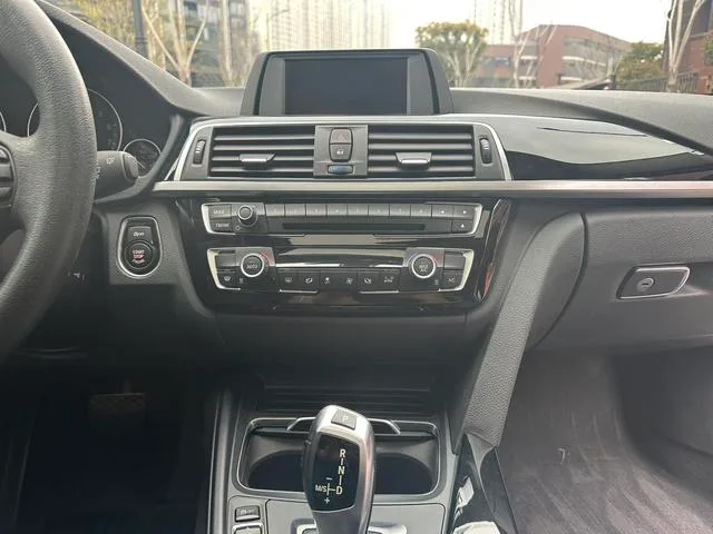 BMW 3 Series 2017 320Li Fashionable interior photo 15 BMW 3 Series 2017 320Li Fashionable interior photo 15