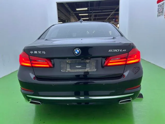 BMW 5 Series 2020 Versión mejorada de kilometraje 530Le Traje de lujo exterior foto 6