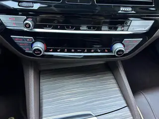 BMW 5 Series 2020 Versión mejorada de kilometraje 530Le Traje de lujo exterior foto 7