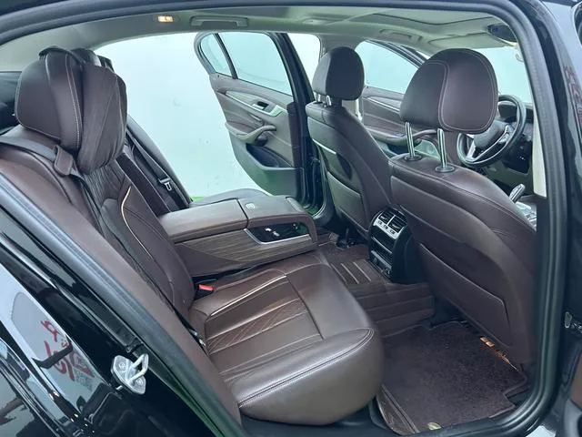 BMW 5 Series 2020 Versión mejorada de kilometraje 530Le Traje de lujo interior foto 11