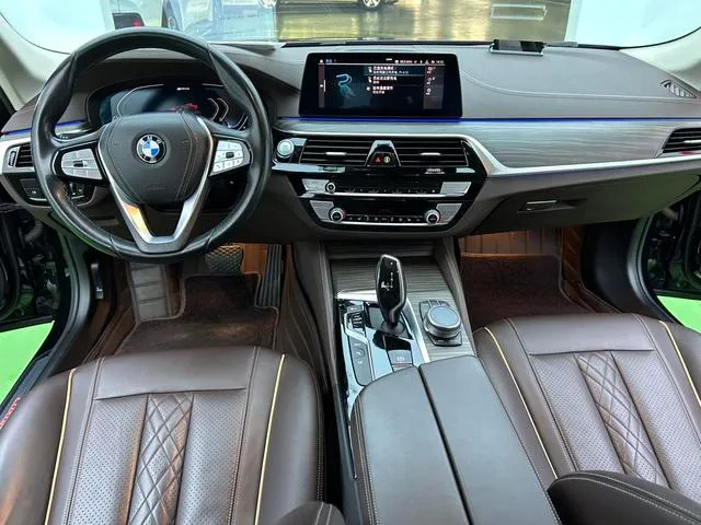 BMW 5 Series 2020 Versión mejorada de kilometraje 530Le Traje de lujo interior foto 14