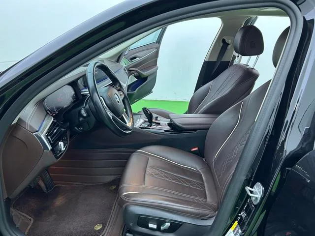 BMW 5 Series 2020 Versión mejorada de kilometraje 530Le Traje de lujo interior foto 16