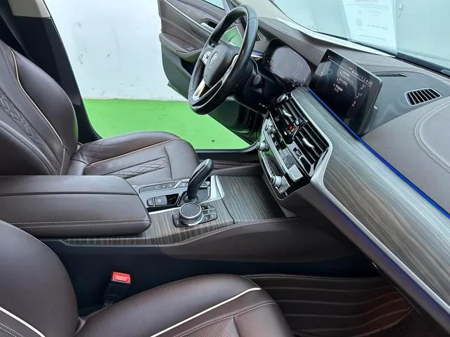 BMW 5 Series 2020 Versión mejorada de kilometraje 530Le Traje de lujo interior foto 18