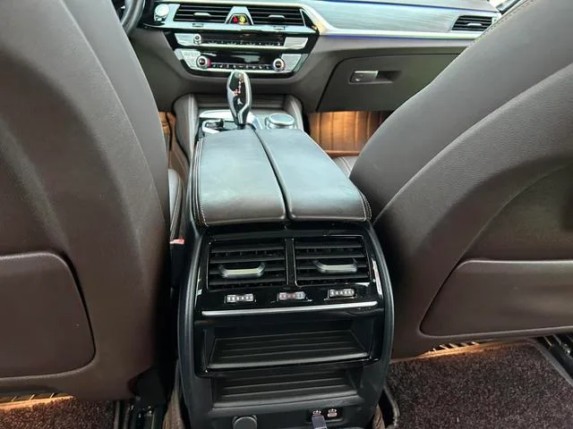 BMW 5 Series 2020 Versión mejorada de kilometraje 530Le Traje de lujo interior foto 19
