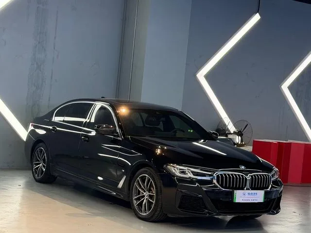 BMW 5 Series 2021 535Le M Conjunto deportivo exterior foto 3