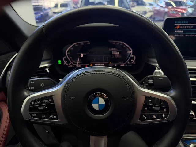 BMW 5 Series 2021 535Le M Conjunto deportivo exterior foto 8