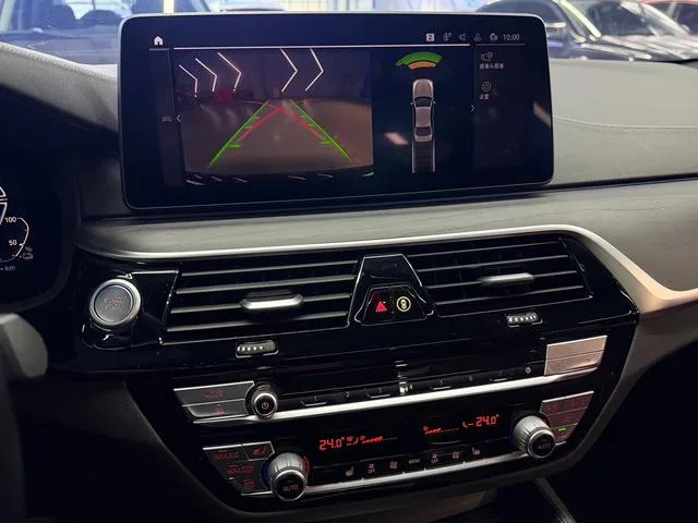 BMW 5 Series 2021 535Le M Conjunto deportivo exterior foto 9