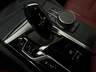 BMW 5 Series 2021 535Le M Conjunto deportivo exterior foto 10