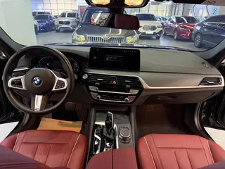 BMW 5 Series 2021 535Le M Conjunto deportivo interior foto 15