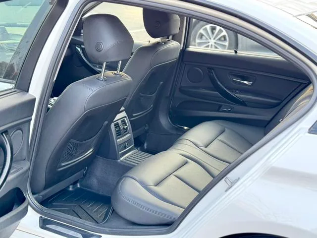 BMW 3 Series 2017 320Li M Sporty interior photo 10 BMW 3 Series 2017 320Li M Sporty interior photo 10