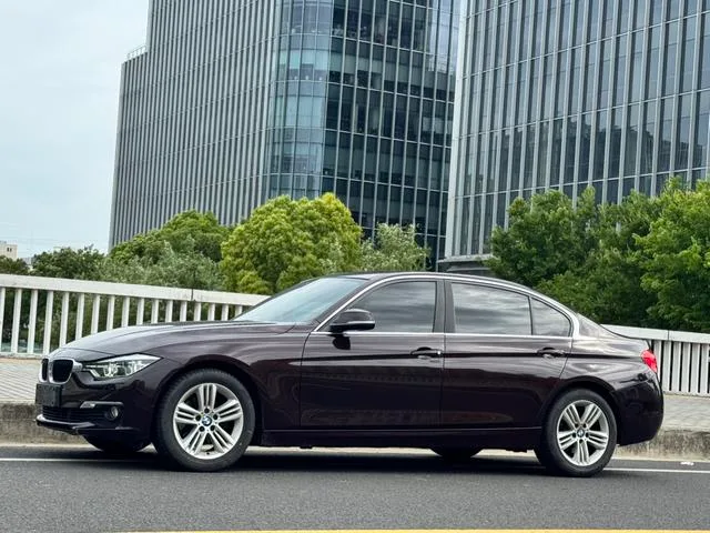 BMW 3 Series 2016 320Li Fashionable exterior photo 5