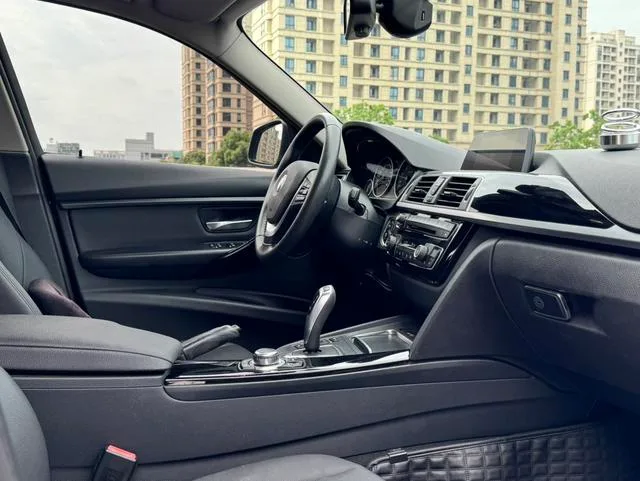 BMW 3 Series 2016 320Li Fashionable interior photo 13