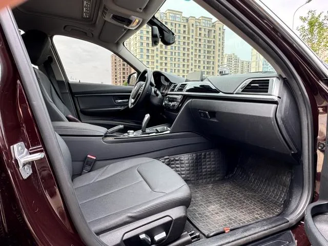 BMW 3 Series 2016 320Li Fashionable interior photo 16