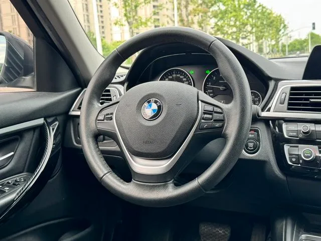 BMW 3 Series 2016 320Li Fashionable interior photo 17