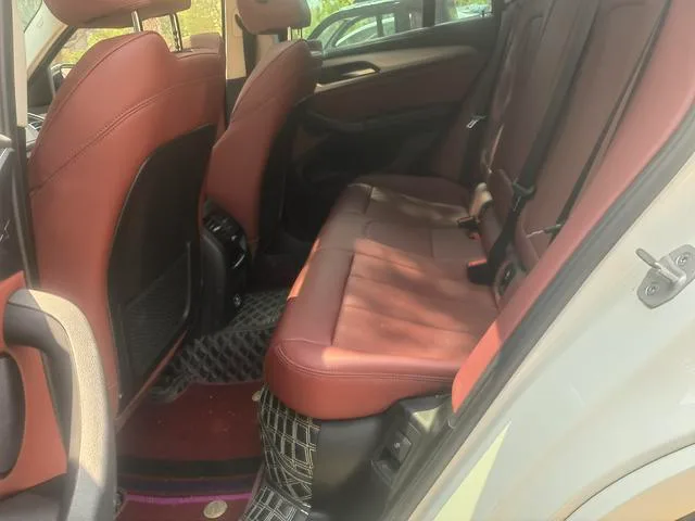 BMW X4 2022 xDrive 25i M Conjunto deportivo interior foto 9