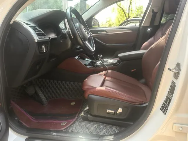 BMW X4 2022 xDrive 25i M Conjunto deportivo interior foto 10
