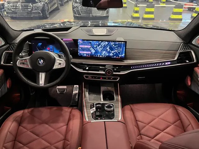 BMW X5 2025 xDrive40Li M Sports Night Suit interior photo 9 BMW X5 2025 xDrive40Li M Sports Night Suit interior photo 9