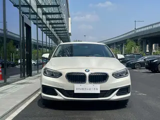 BMW 1 Series 2020 120i Fashionable exterior photo 3 BMW 1 Series 2020 120i Fashionable exterior photo 3