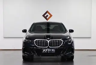 BMW 5 Series 2025 530Li Leading Type M Sports suit exterior photo 2 BMW 5 Series 2025 530Li Leading Type M Sports suit exterior photo 2