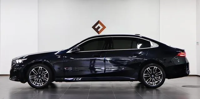 BMW 5 Series 2025 530Li Leading Type M Sports suit exterior photo 7 BMW 5 Series 2025 530Li Leading Type M Sports suit exterior photo 7
