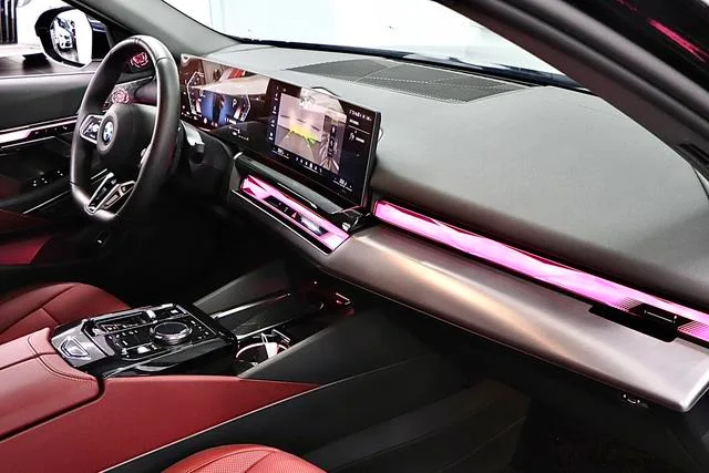 BMW 5 Series 2025 530Li Leading Type M Sports suit interior photo 15 BMW 5 Series 2025 530Li Leading Type M Sports suit interior photo 15
