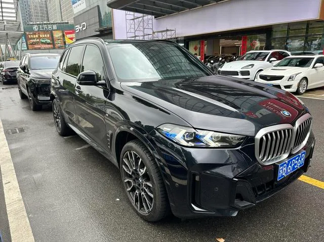 BMW X5 2023 xDrive40Li M Sports suit exterior photo 3