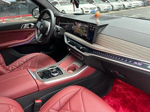 BMW X5 2023 xDrive40Li M Sports suit interior photo 8