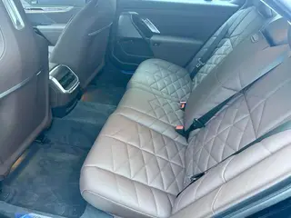BMW 7 Series 2023 735Li M Conjunto deportivo interior foto 12