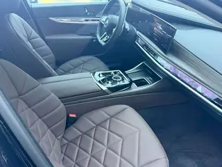 BMW 7 Series 2023 735Li M Conjunto deportivo interior foto 17