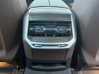 BMW 7 Series 2023 735Li M Conjunto deportivo interior foto 18