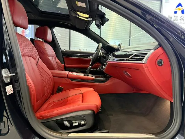 BMW 7 Series 2018 M760Li xDrive exterior photo 7 BMW 7 Series 2018 M760Li xDrive exterior photo 7