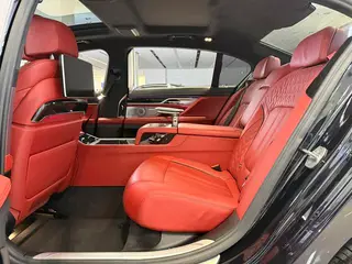 BMW 7 Series 2018 M760Li xDrive interior photo 11 BMW 7 Series 2018 M760Li xDrive interior photo 11