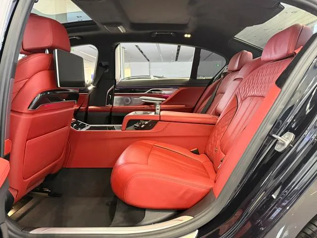 BMW 7 Series 2018 M760Li xDrive interior photo 11 BMW 7 Series 2018 M760Li xDrive interior photo 11