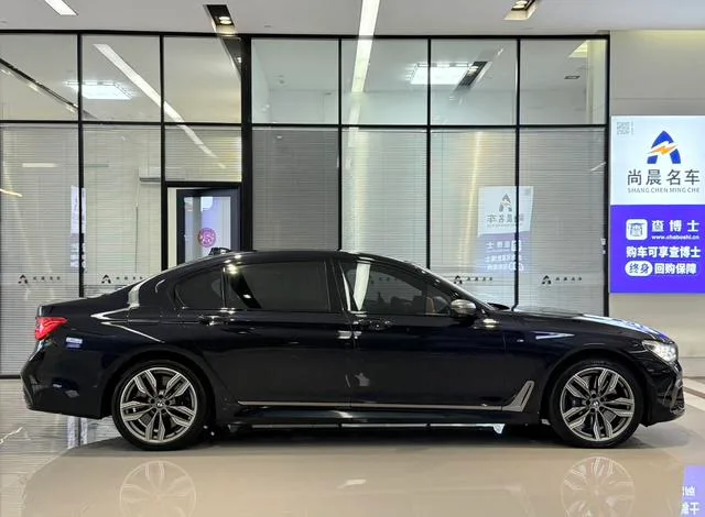 BMW 7 Series 2018 M760Li xDrive interior photo 16 BMW 7 Series 2018 M760Li xDrive interior photo 16